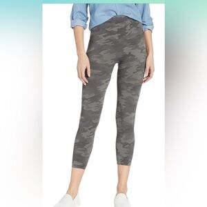 SPANX Women’s Cropped Look At Me Now Seamless Leggings, size medium, LIKE NEW